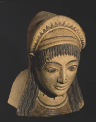 Antefix, jossa on naisen pää